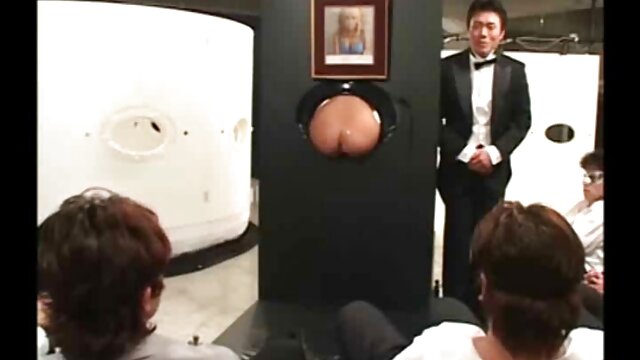 ब्वॉयफ्रेंड का डिक एक युवा एशियाई लड़की के मुंह में प्रवेश करता है और सेक्सी फुल मूवी एचडी में नालियों को सहता है